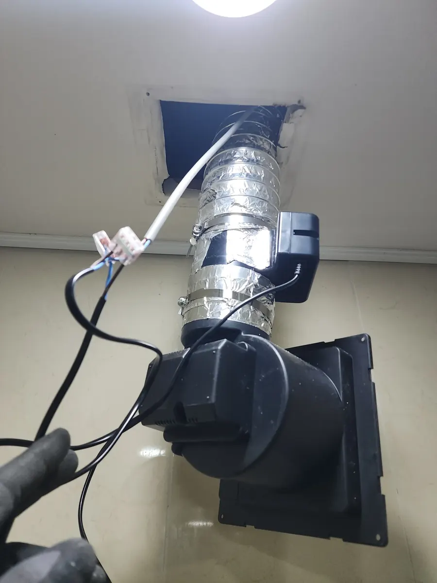 전동댐퍼 설치 — 덕트와 전선을 연결하는 새 환풍기