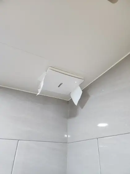 화장실 환풍기 댐퍼 교체 — 교체를 마친 새 환풍기