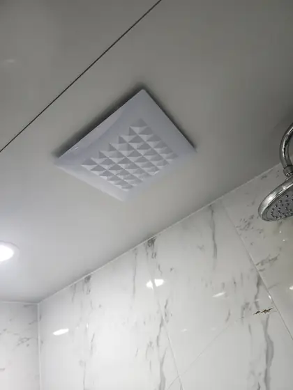 화장실 담배냄새 차단 시공 — 교체 전 화장실 환풍기